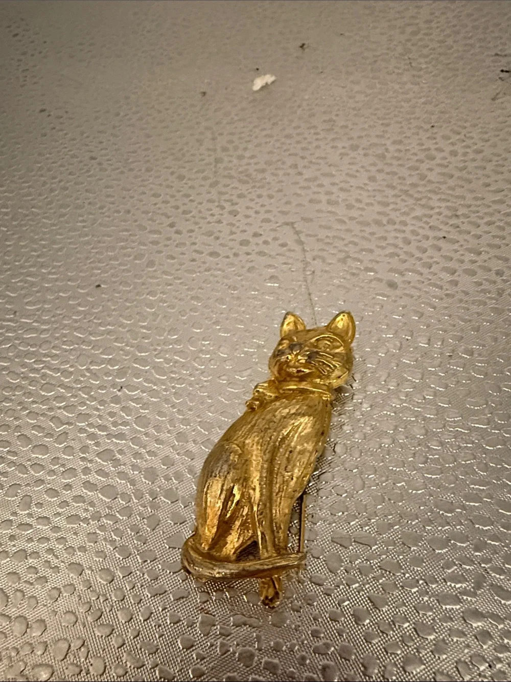 Trifari Gold Cat Brooch with Sculpted Detail - Picture 1 of 1